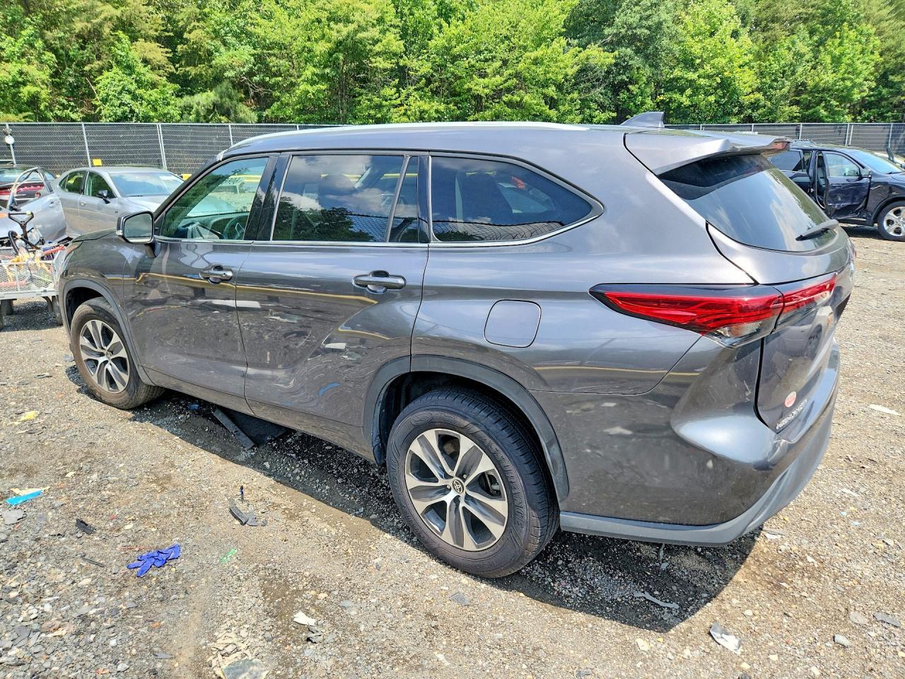 2022 Toyota Highlander Xle - zdjęcie 2