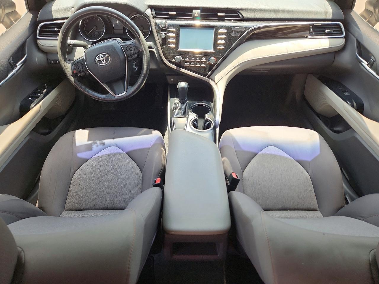 2018 Toyota Camry Le - zdjęcie 8
