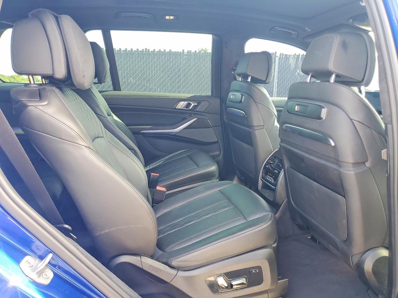 2024 BMW X7 M60I - zdjęcie 11