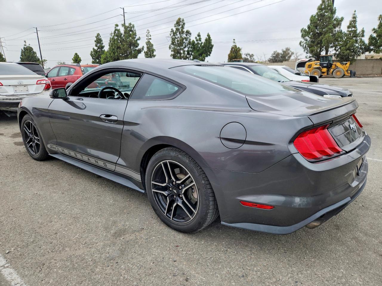 2020 Ford Mustang - zdjęcie 2