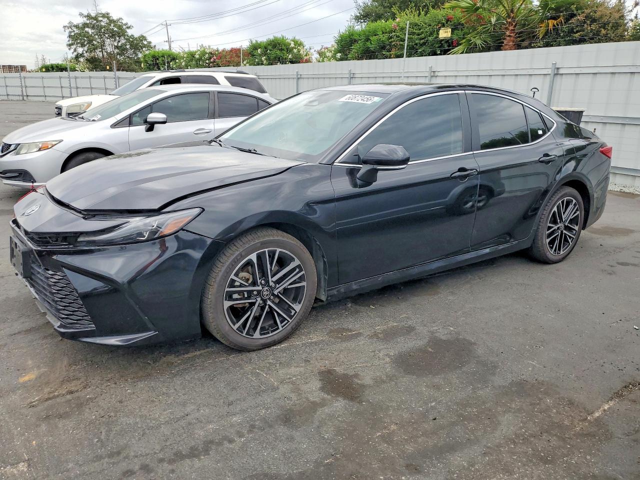 2025 Toyota Camry Xle - zdjęcie główne