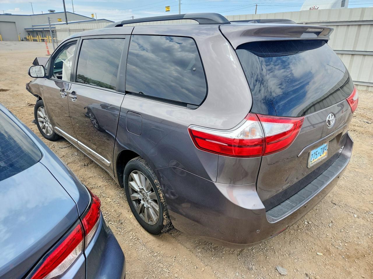2017 Toyota Sienna Xle - zdjęcie 2