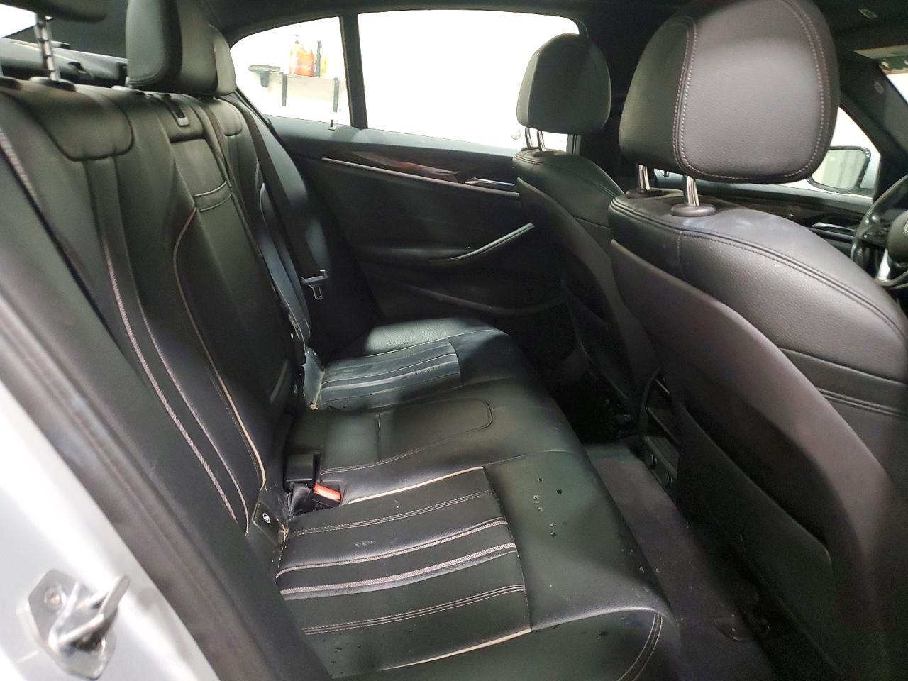 2019 BMW 530Xe - zdjęcie 10