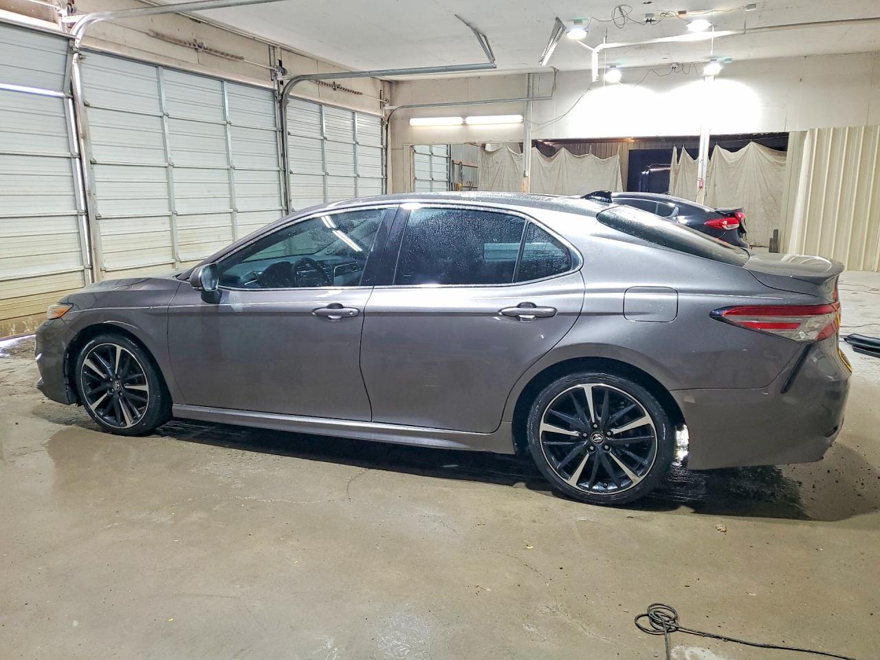 2018 Toyota Camry Xse V6 - zdjęcie 2