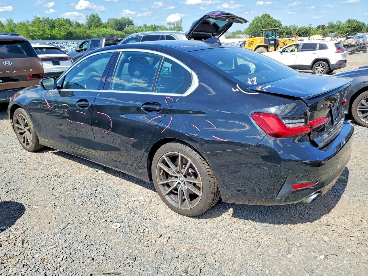 2021 BMW Seria 3 330i - zdjęcie 2