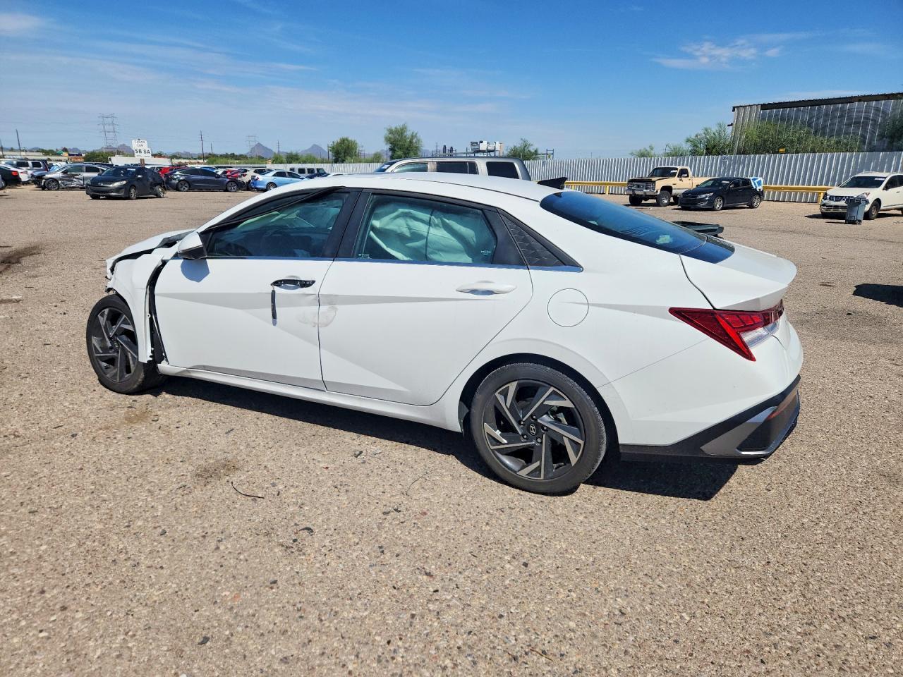 2024 Hyundai Elantra Limited - zdjęcie 2