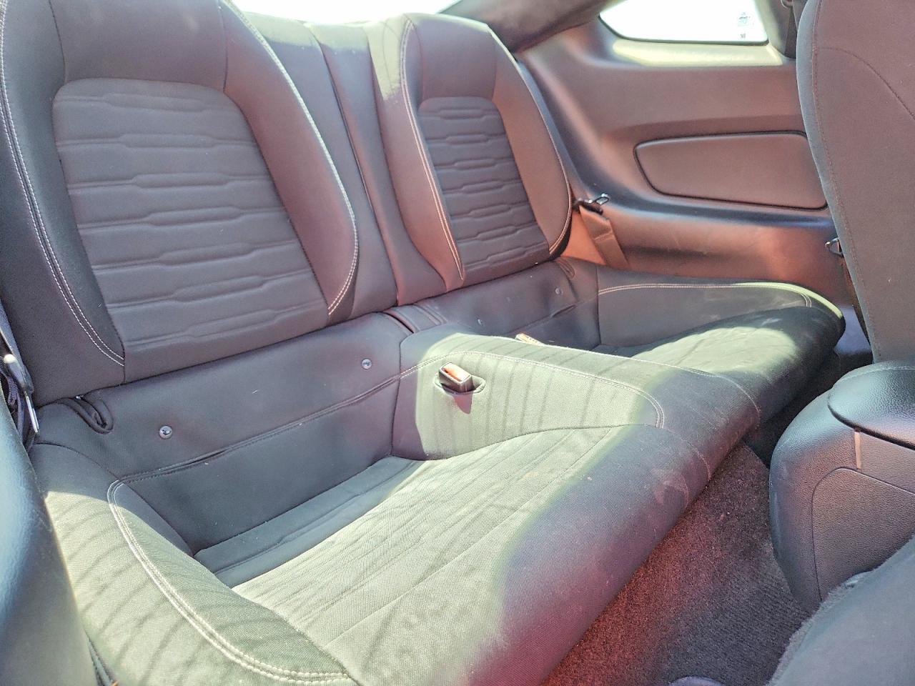 2015 Ford Mustang - zdjęcie 10