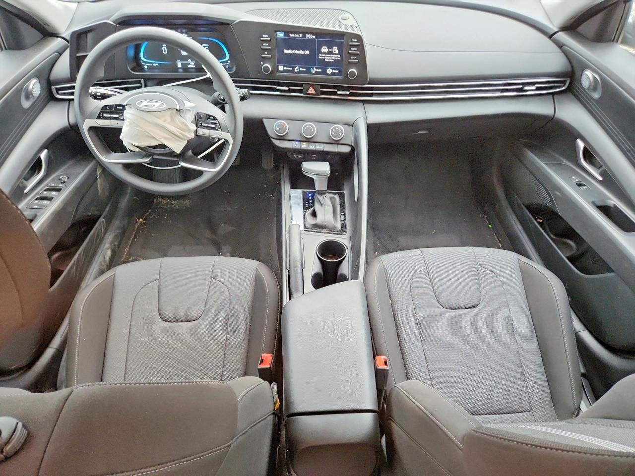 2025 Hyundai Elantra Se - zdjęcie 8
