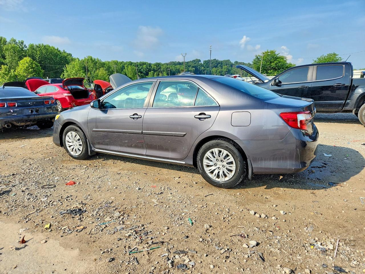 2014 Toyota Camry Le - zdjęcie 2