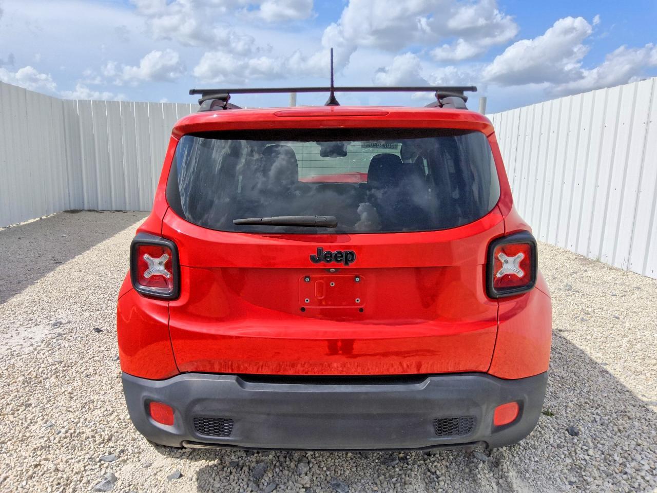 2017 Jeep Renegade Latitude - zdjęcie 6