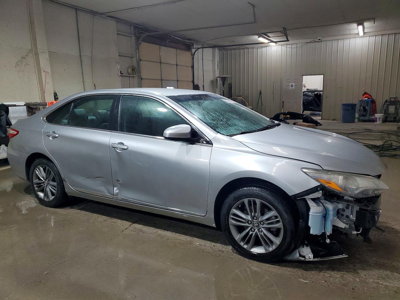 2017 Toyota Camry Se - zdjęcie 4