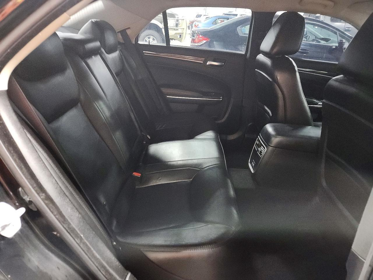 2018 Chrysler 300 Touring - zdjęcie 10