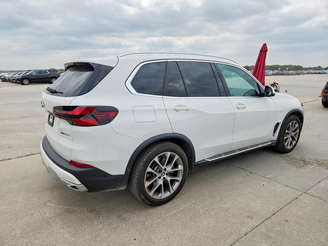 2025 BMW X5 xDrive50E - zdjęcie 3
