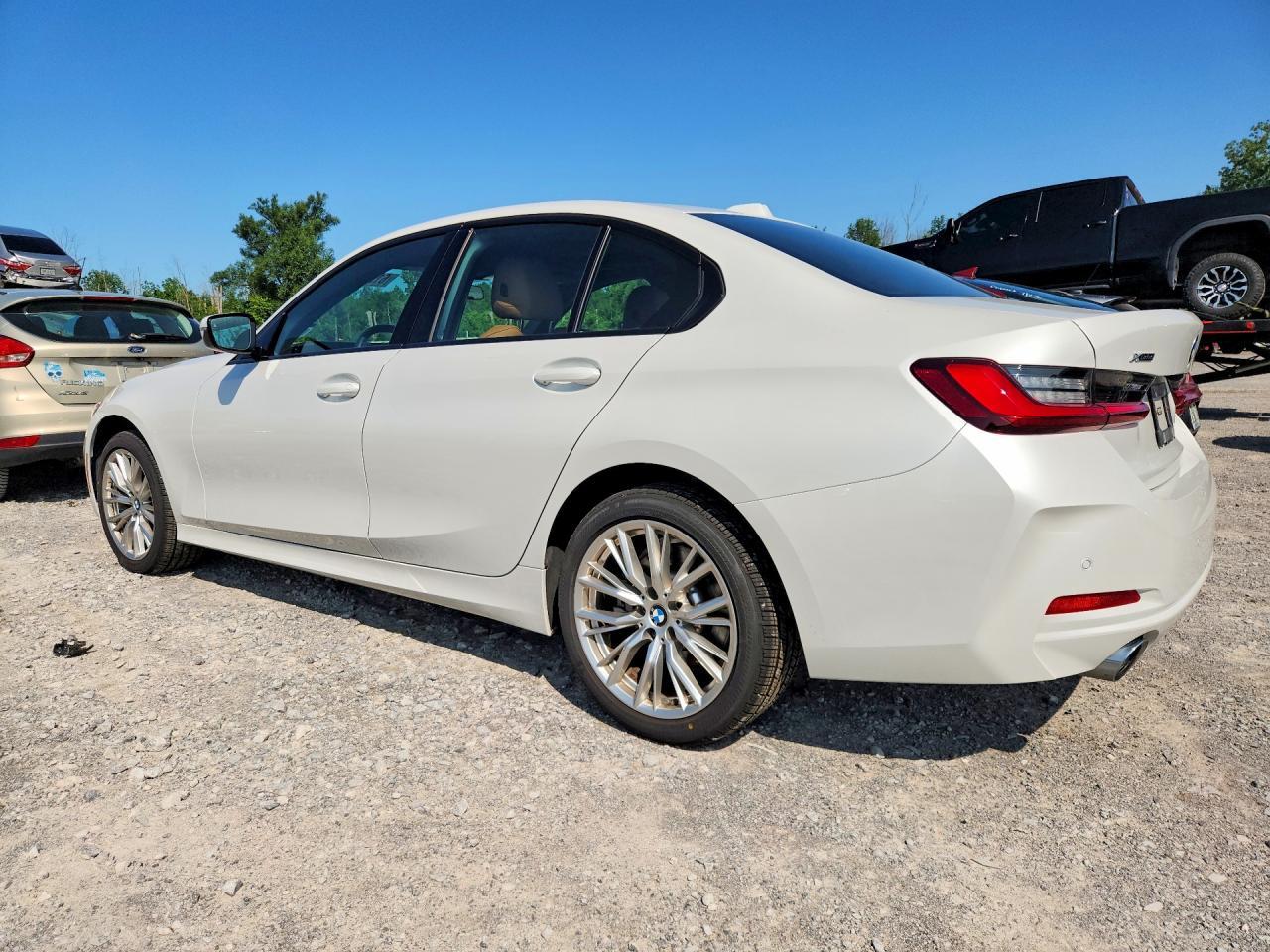 2023 BMW Seria 3 330i - zdjęcie 2