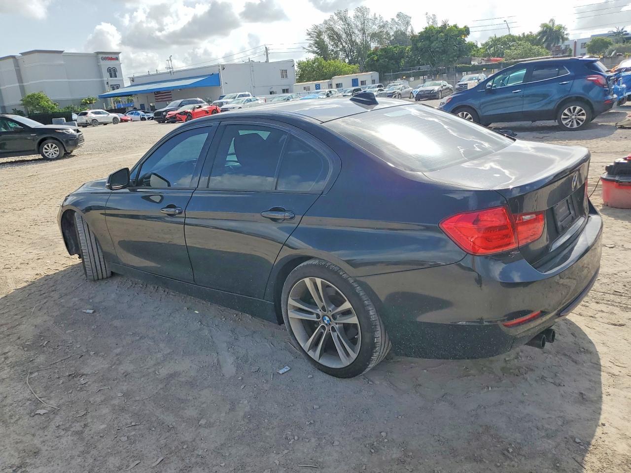 2013 BMW 328 I - zdjęcie 2