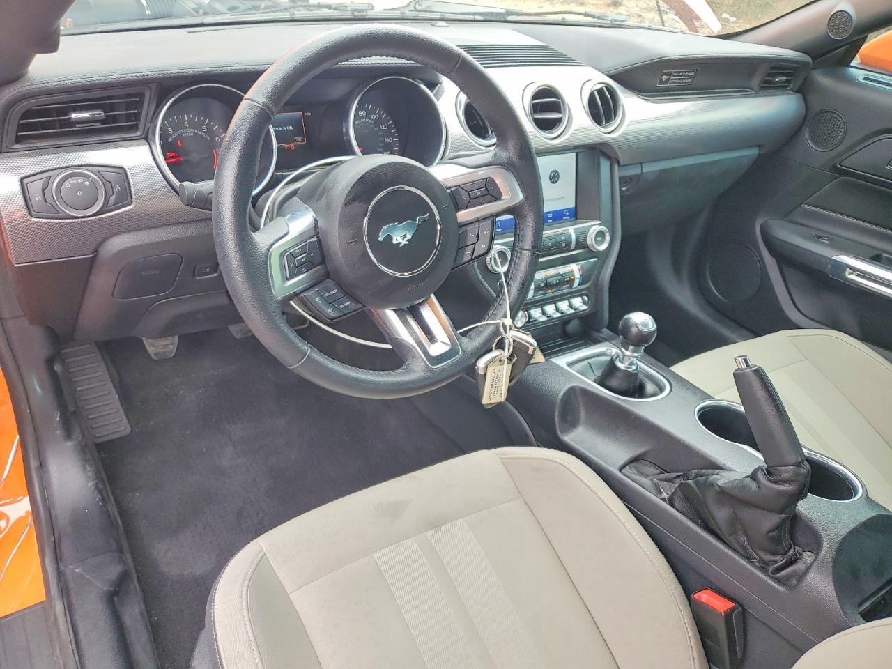 2020 Ford Mustang - zdjęcie 8