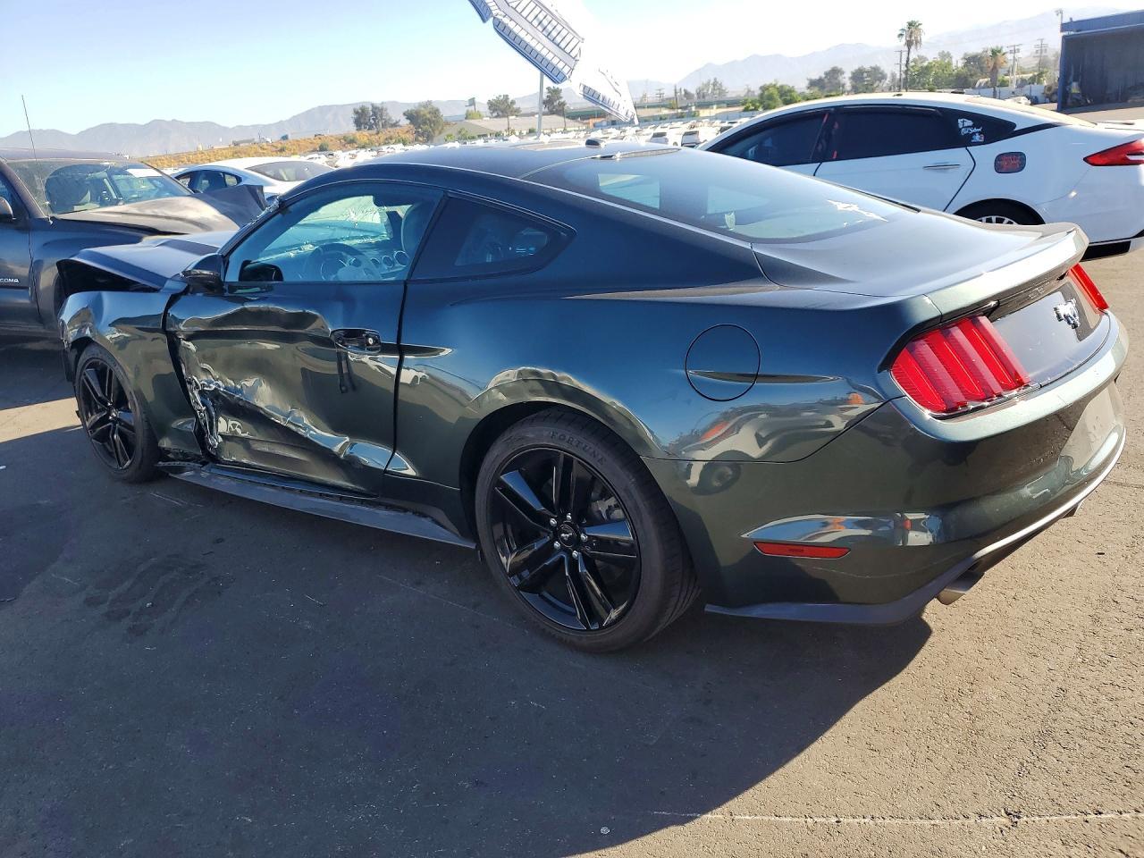 2015 Ford Mustang - zdjęcie 2