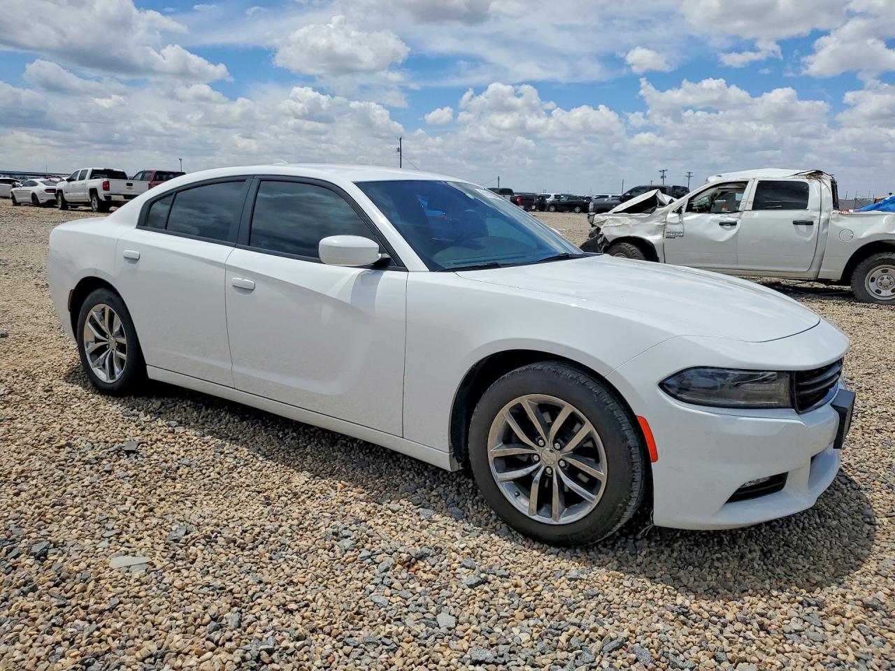 2016 Dodge Charger Sxt - zdjęcie 4
