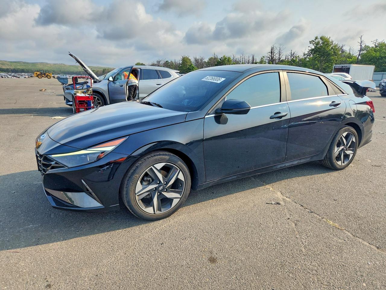 2023 Hyundai Elantra Limited - zdjęcie główne