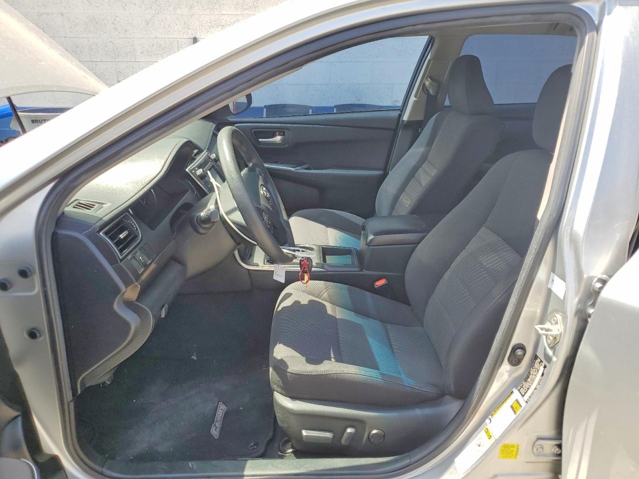 2017 Toyota Camry Le - zdjęcie 7