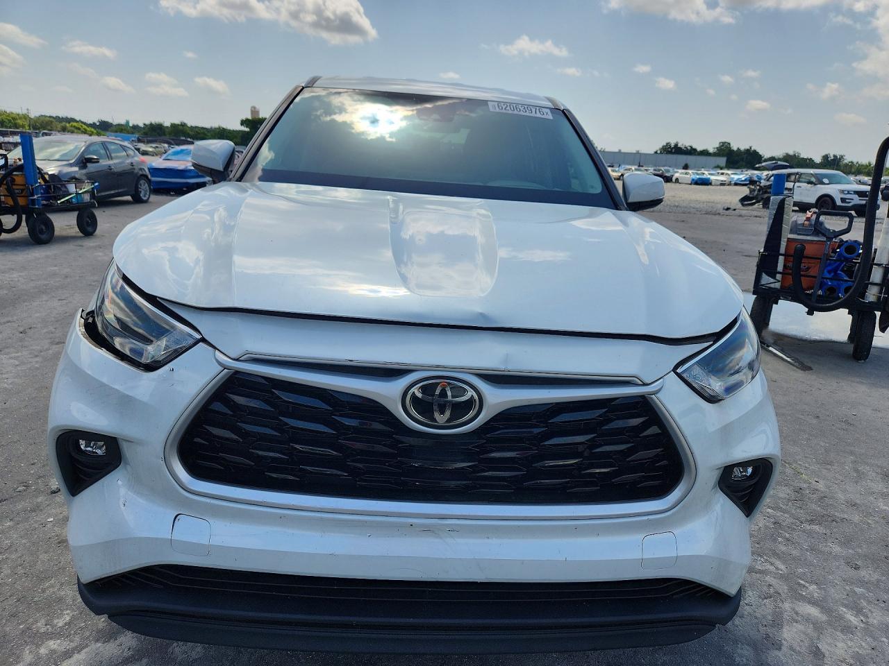 2022 Toyota Highlander Le - zdjęcie 5