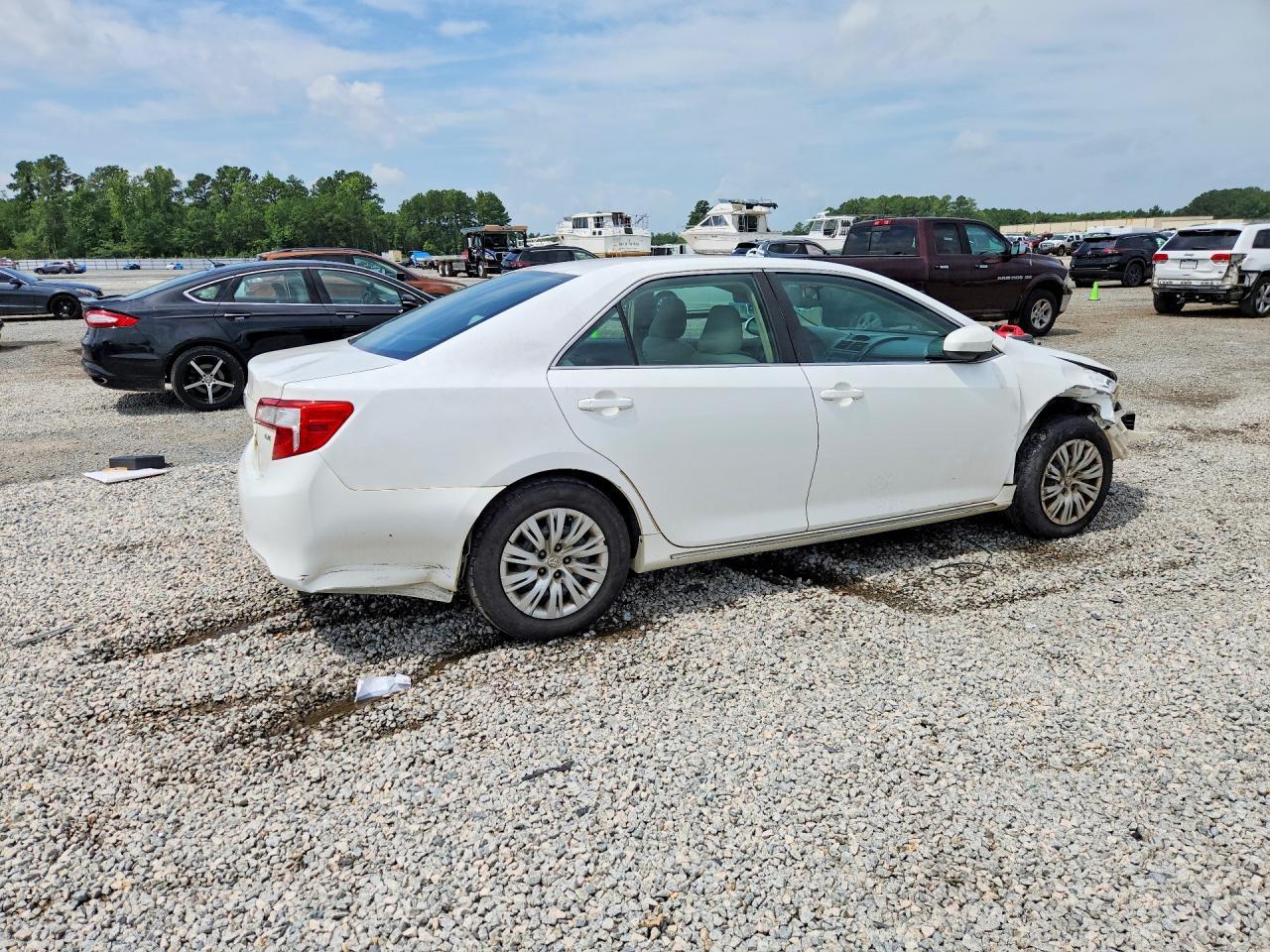 2014 Toyota Camry Le - zdjęcie 3