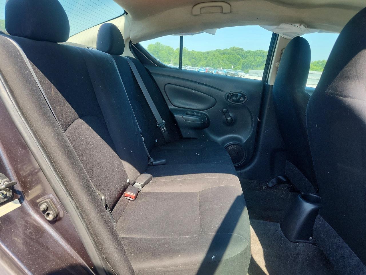 2015 Nissan Versa 1.6 S Plus - zdjęcie 10