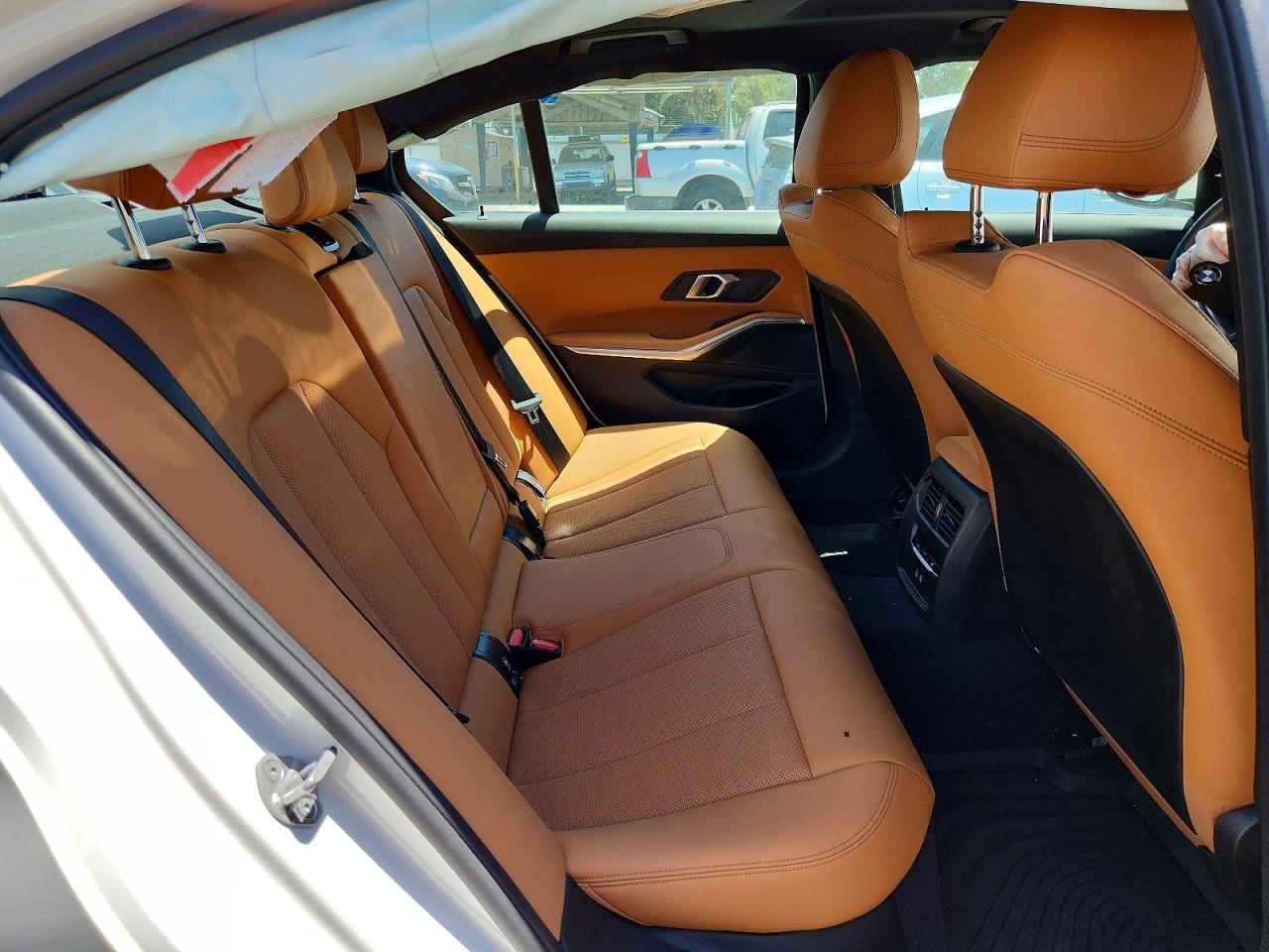2024 BMW 330I - zdjęcie 10