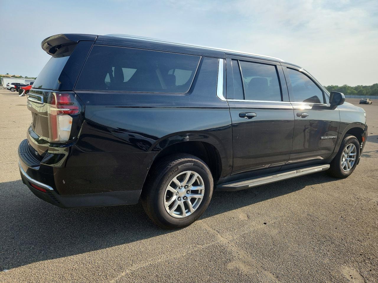 2021 Chevrolet Suburban K1500 Lt - zdjęcie 3
