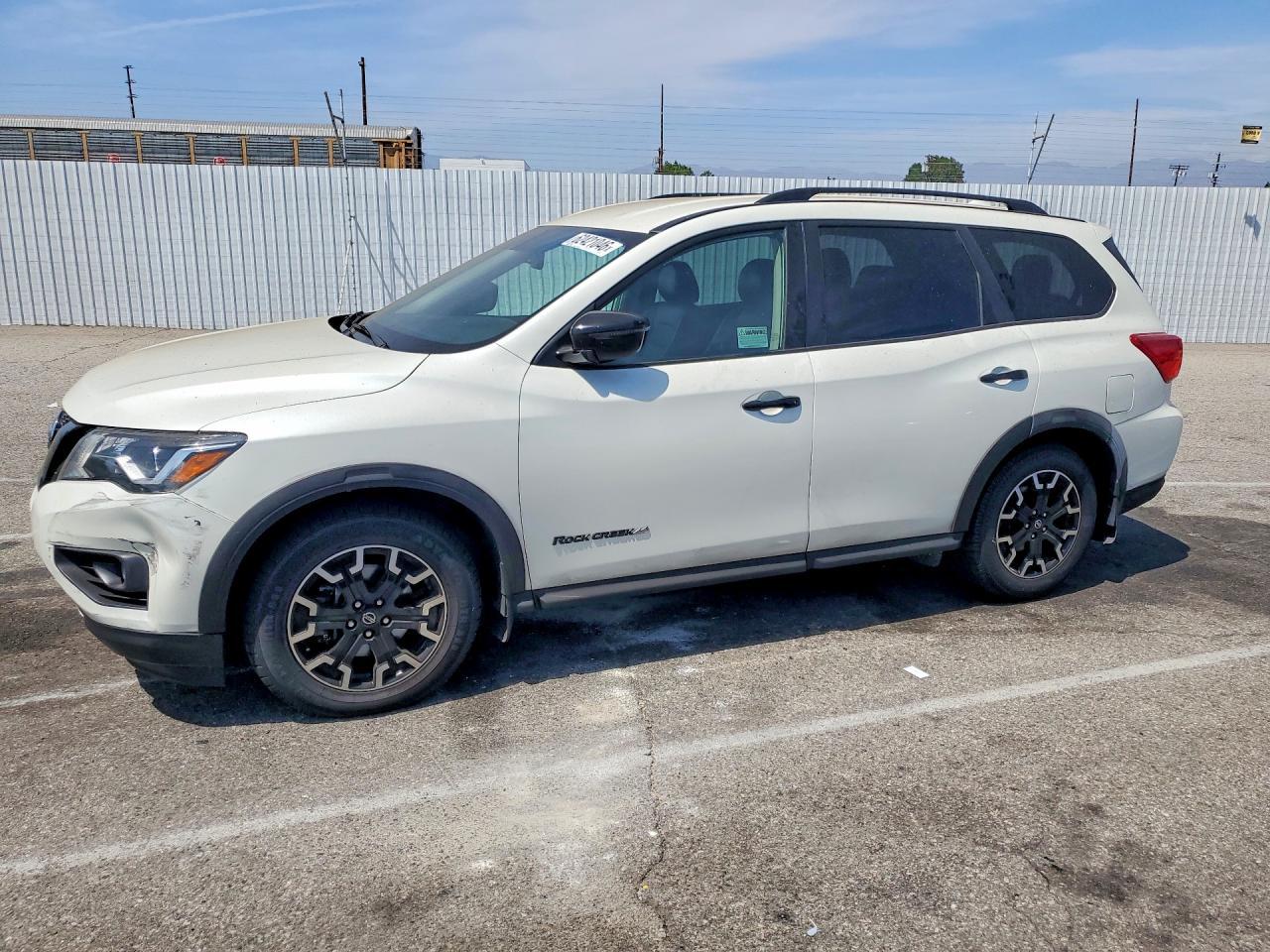 2020 Nissan Pathfinder Sv - zdjęcie główne