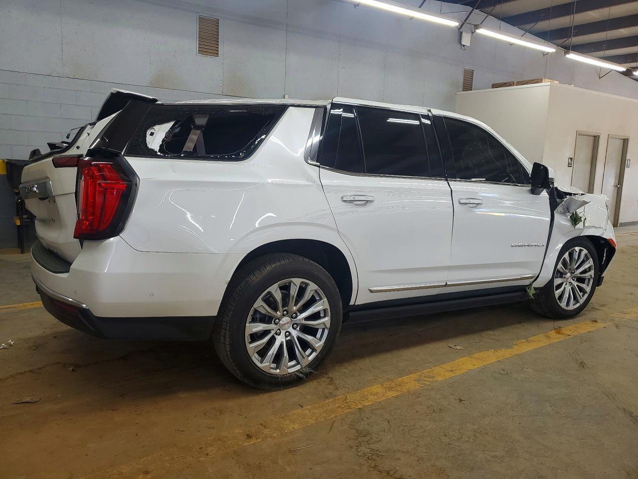 2024 GMC Yukon Denali - zdjęcie 3