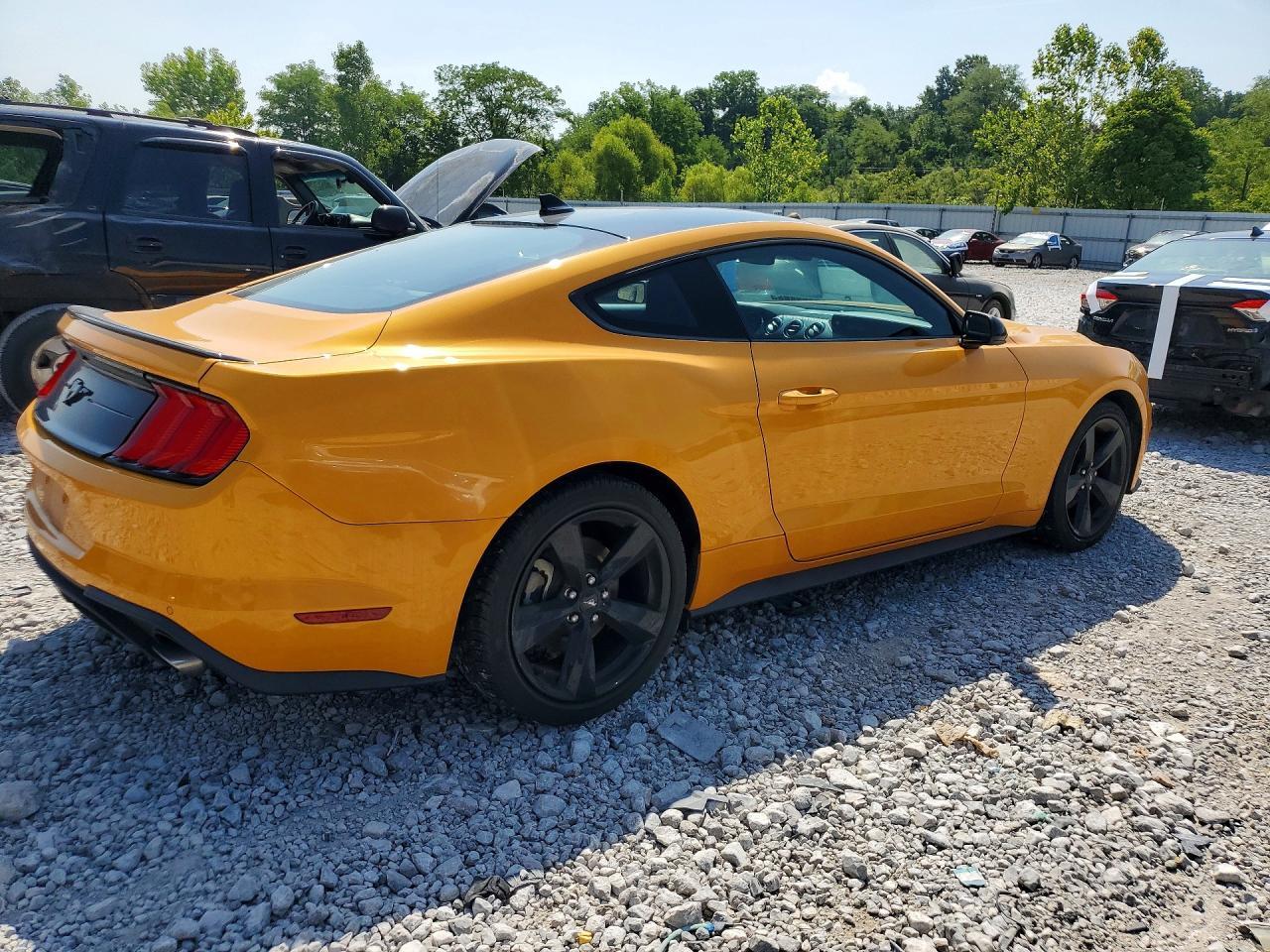 2022 Ford Mustang - zdjęcie 3