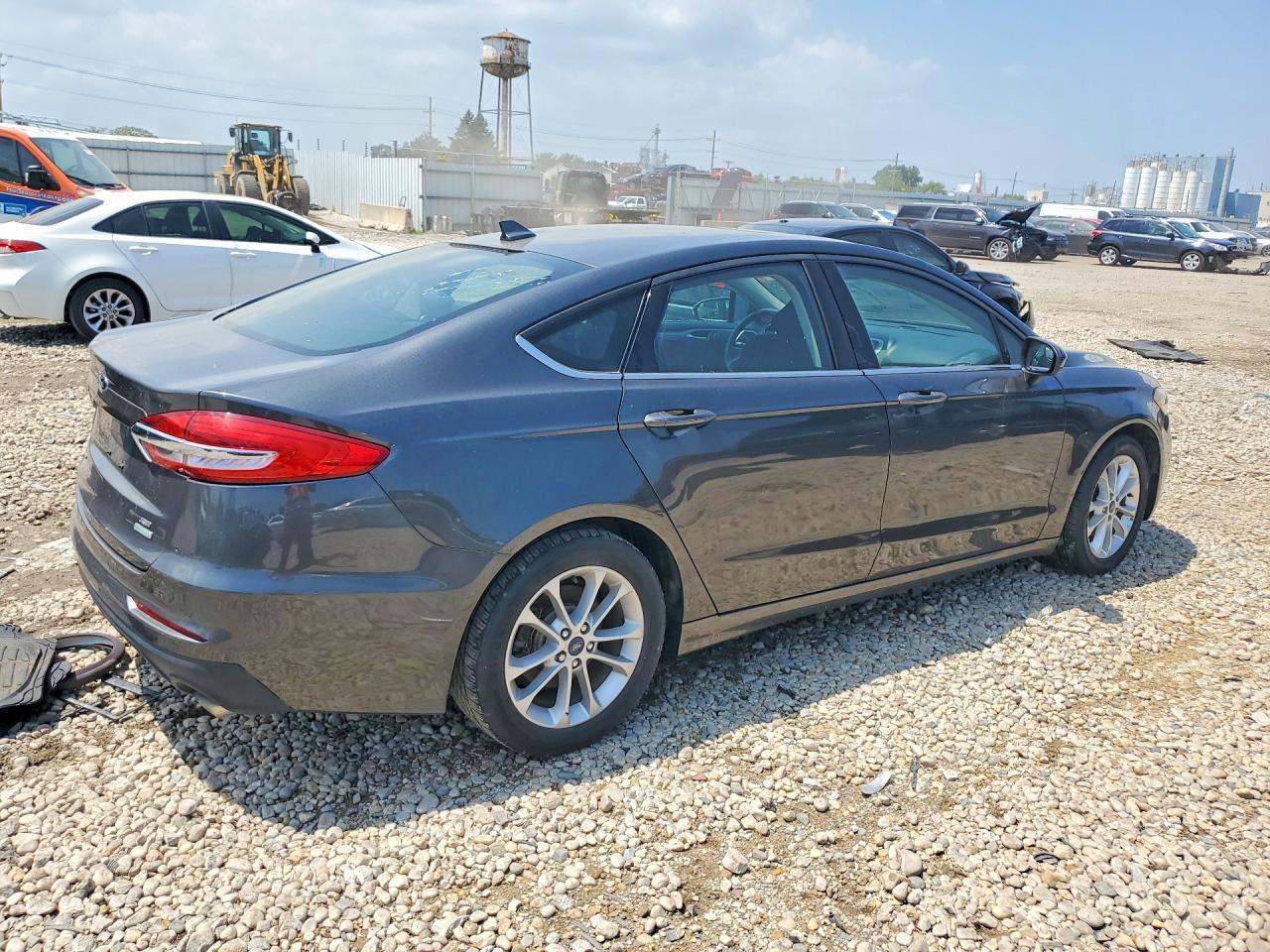 2020 Ford Fusion Se - zdjęcie 3