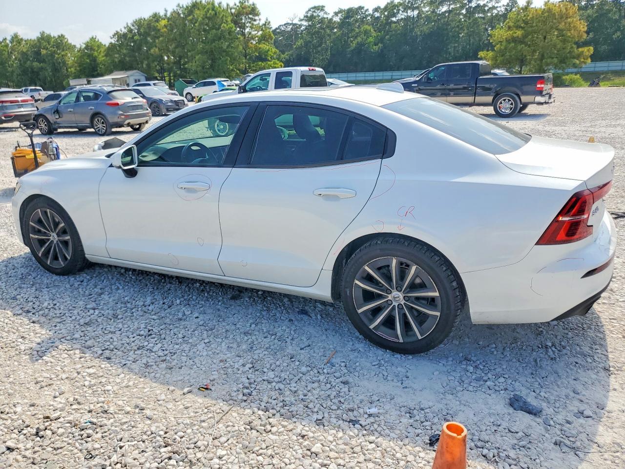 2021 Volvo S60 T5 Momentum - zdjęcie 2
