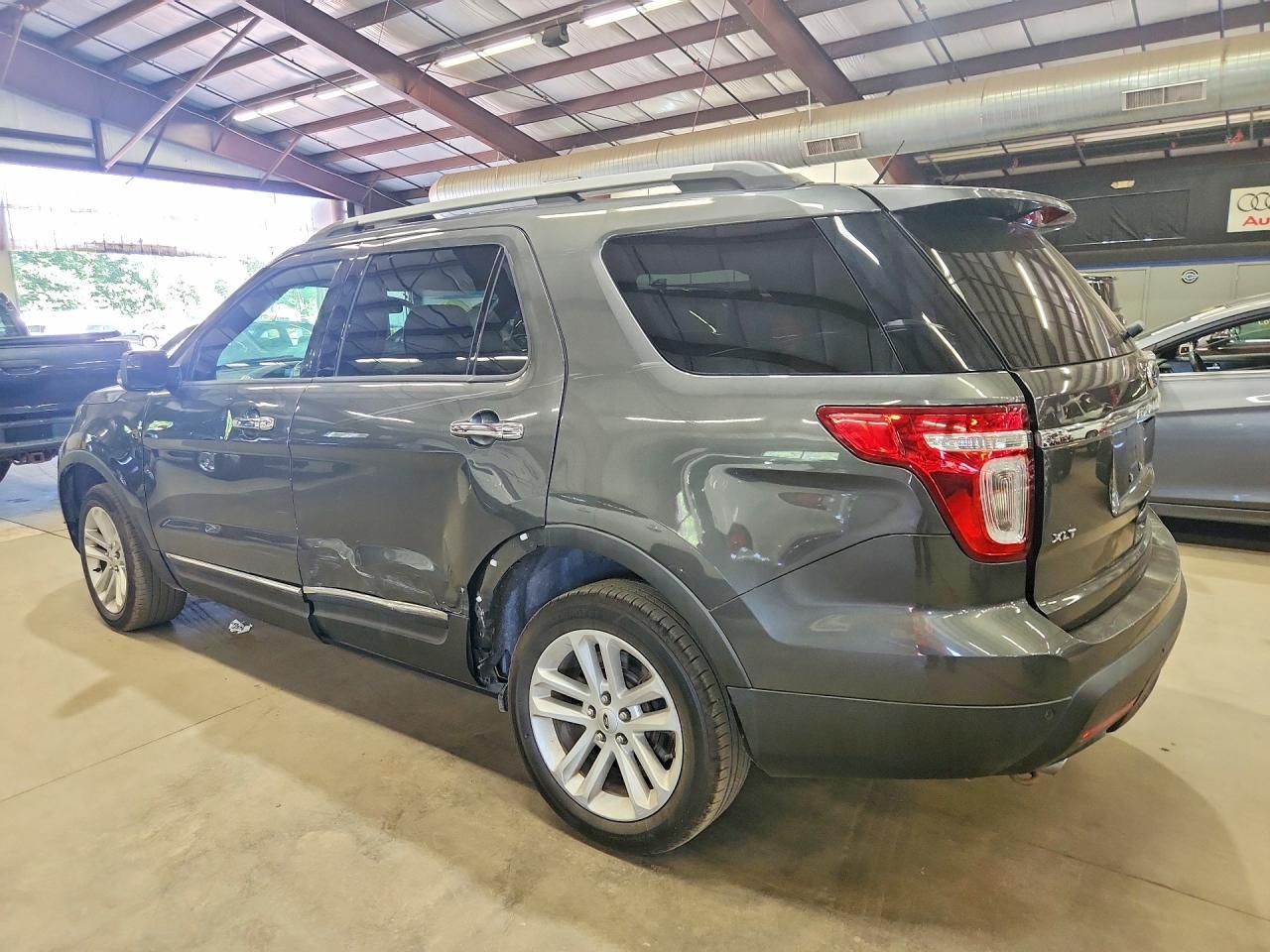 2015 Ford Explorer Xlt - zdjęcie 2