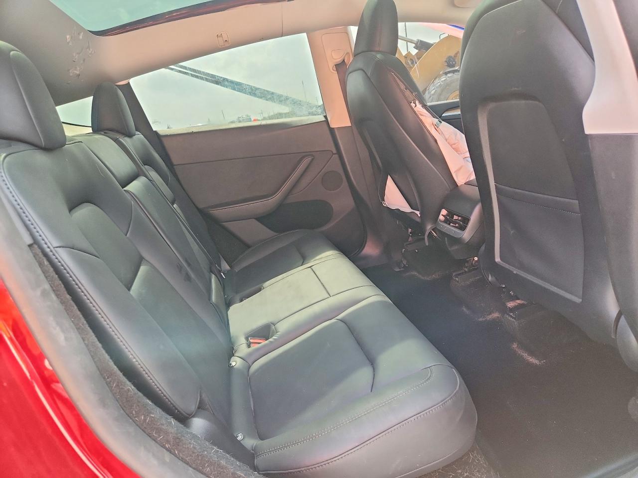 2024 Tesla Model Y - zdjęcie 10