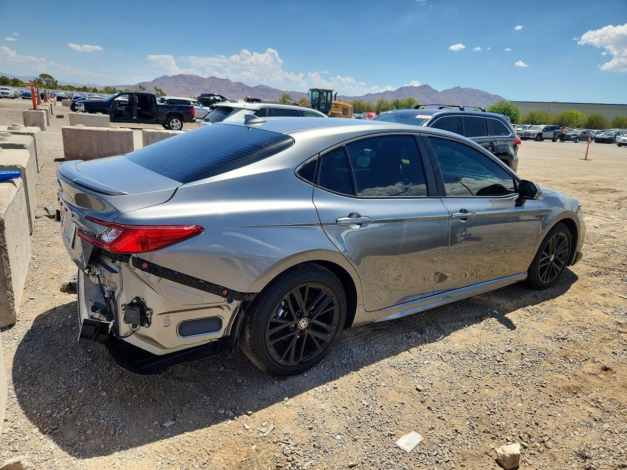 2026 Toyota Camry - zdjęcie 3