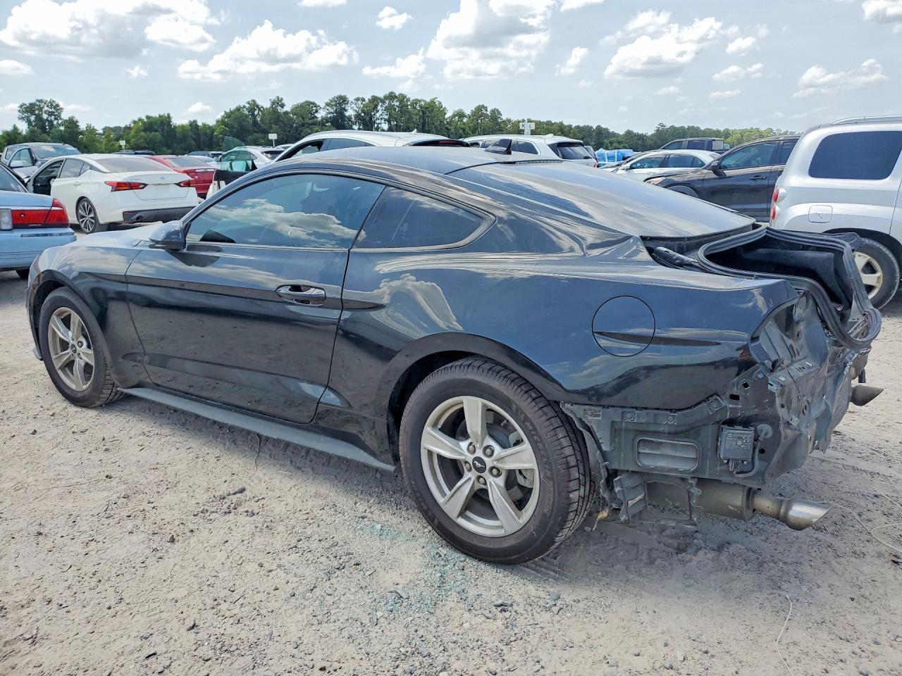 2023 Ford Mustang - zdjęcie 2