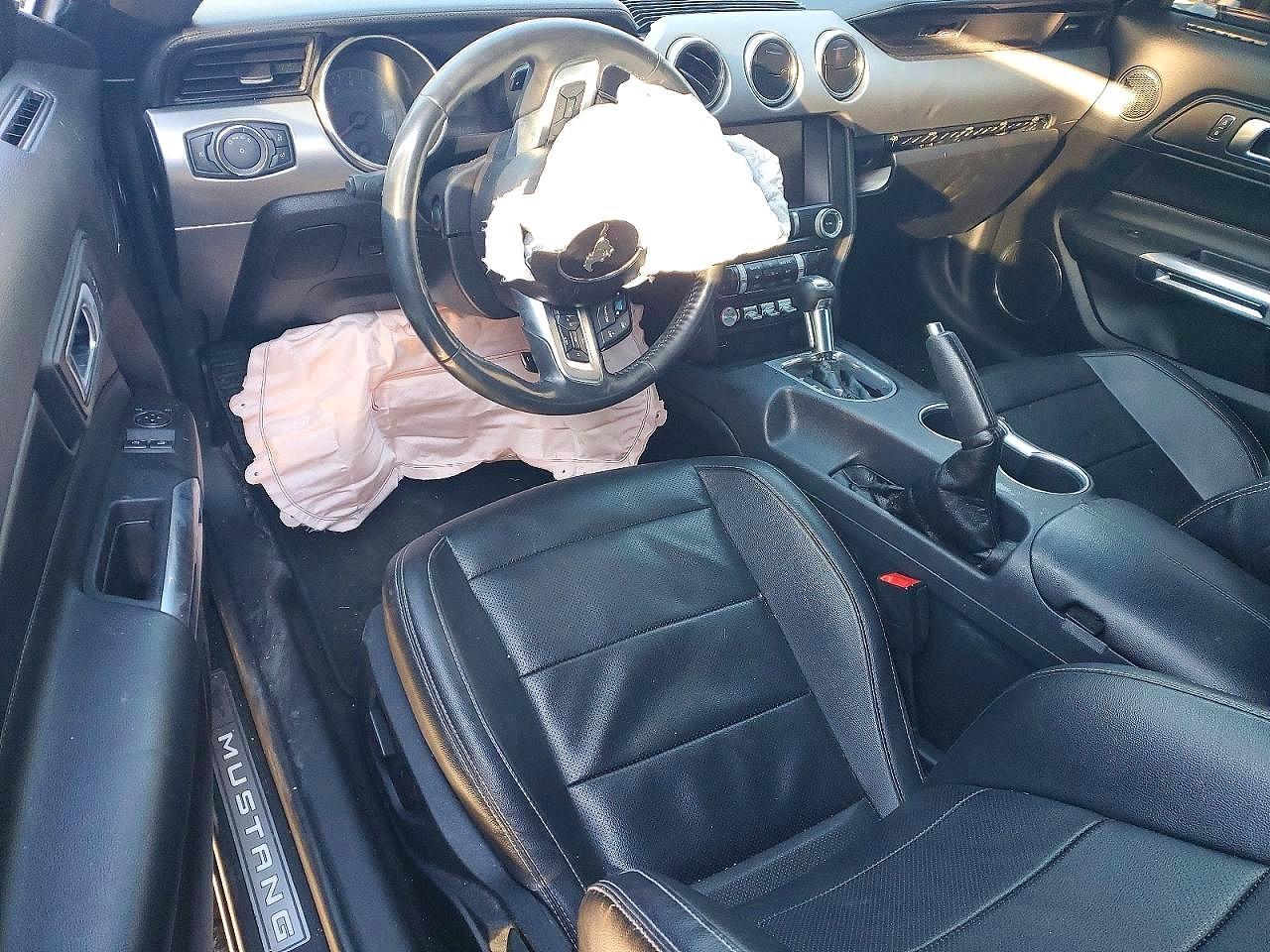 2021 Ford Mustang - zdjęcie 8