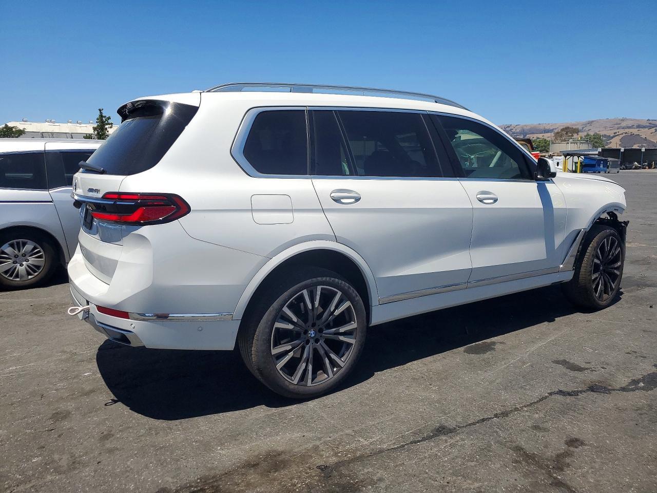 2024 BMW X7 xDrive40I - zdjęcie 3