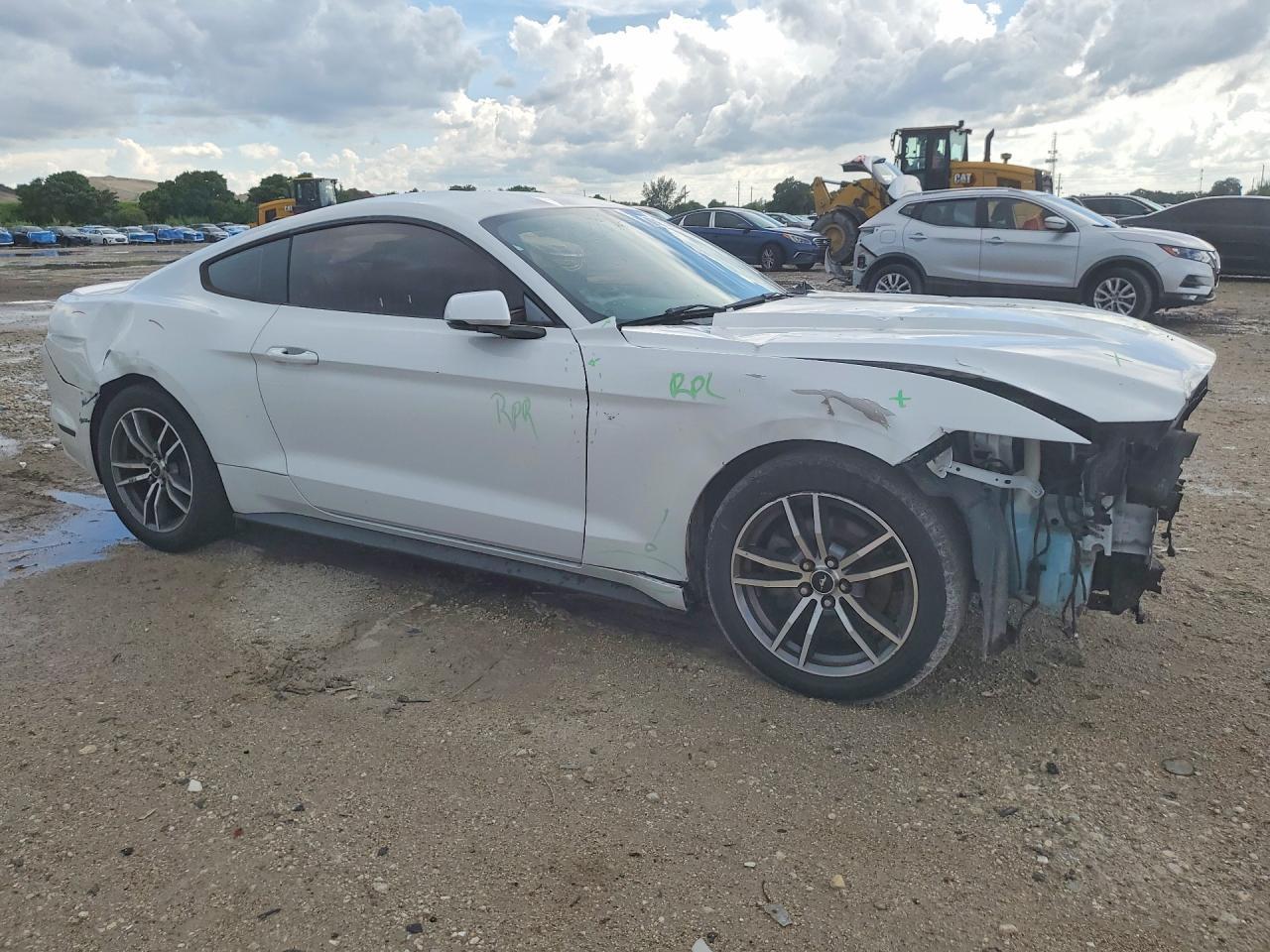 2015 Ford Mustang - zdjęcie 4