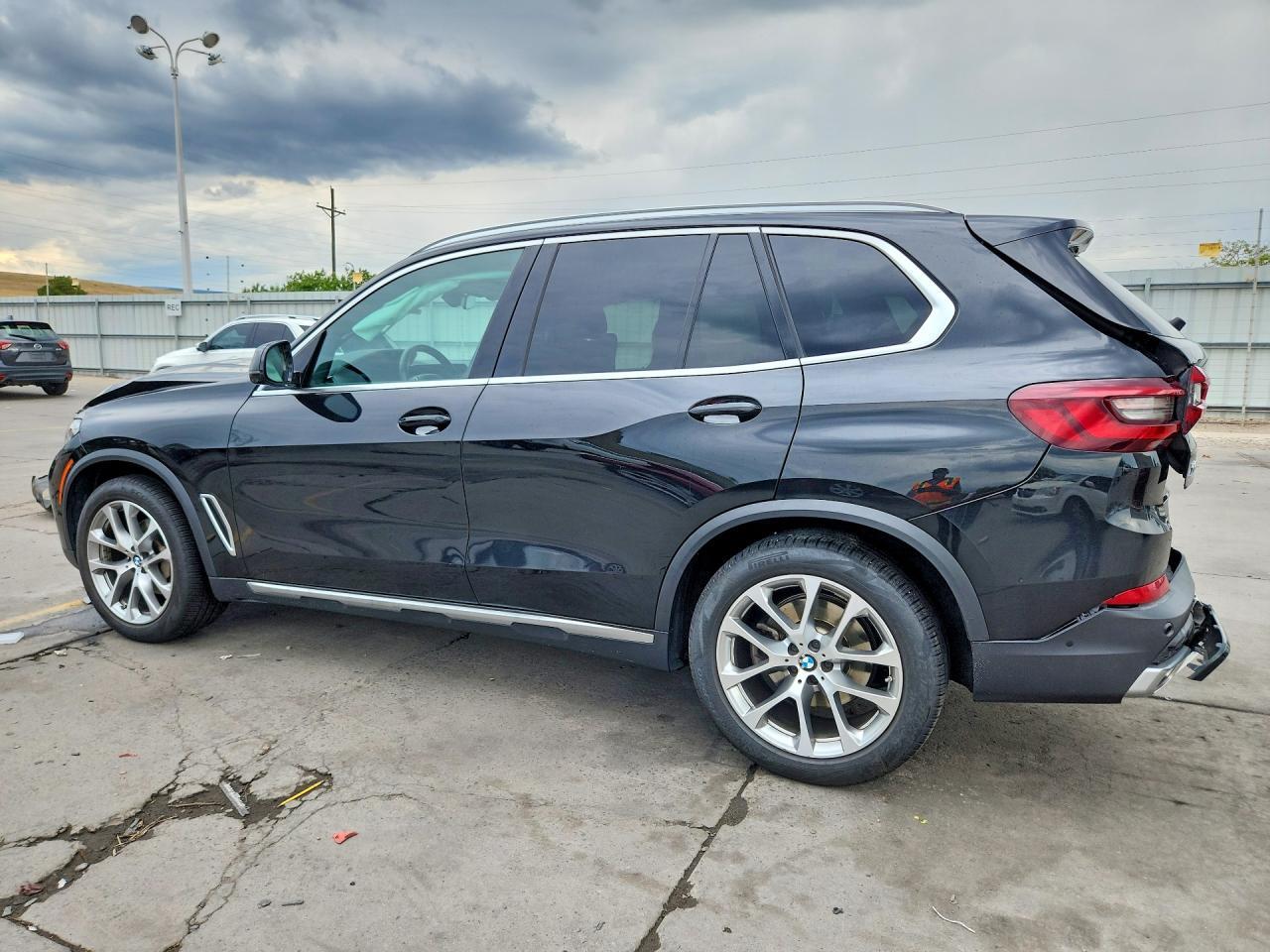 2022 BMW X5 xDrive40I - zdjęcie 2