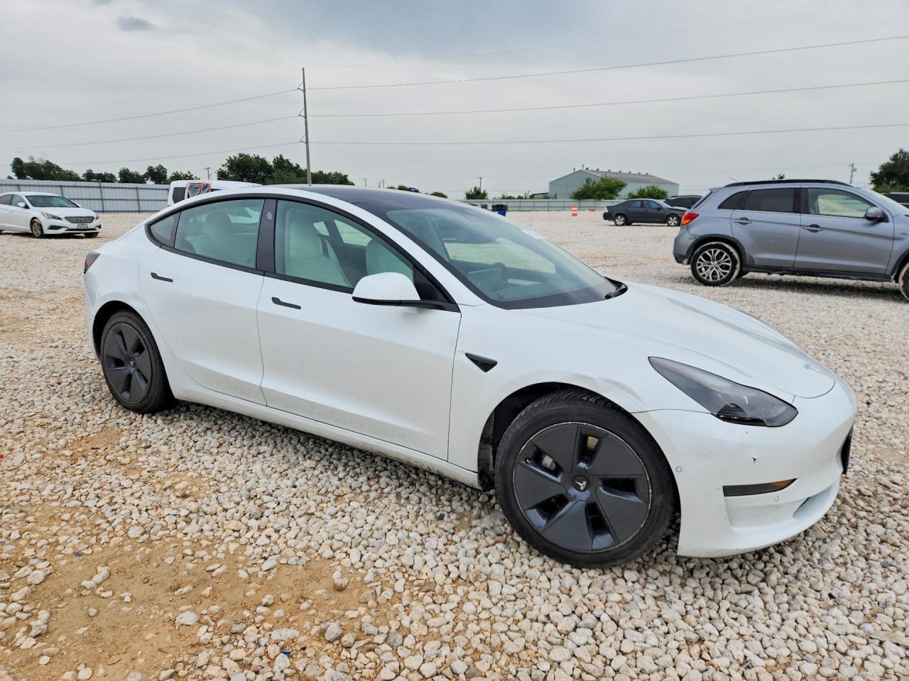 2022 Tesla Model 3 - zdjęcie 4