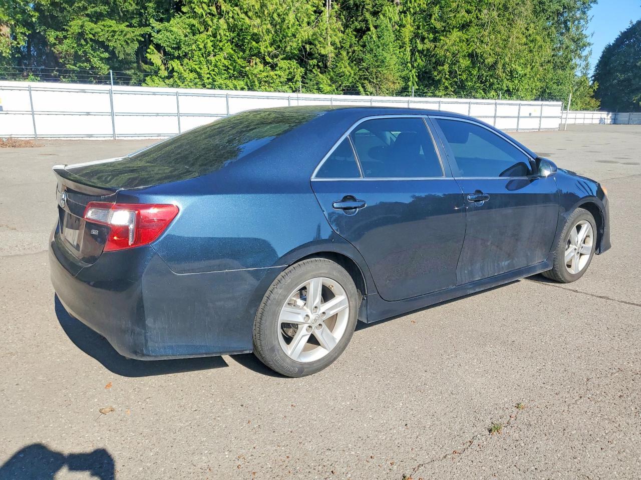 2014 Toyota Camry Se - zdjęcie 3