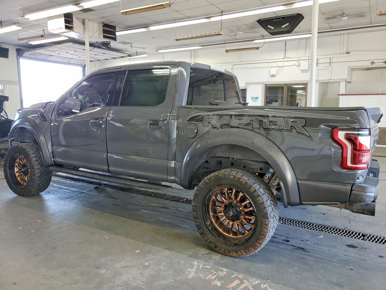 2018 Ford F150 Raptor - zdjęcie 2