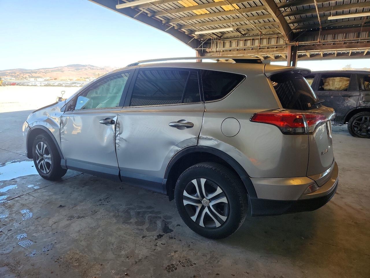 2016 Toyota Rav4 Le - zdjęcie 2