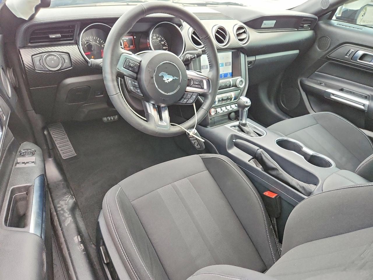 2021 Ford Mustang - zdjęcie 8
