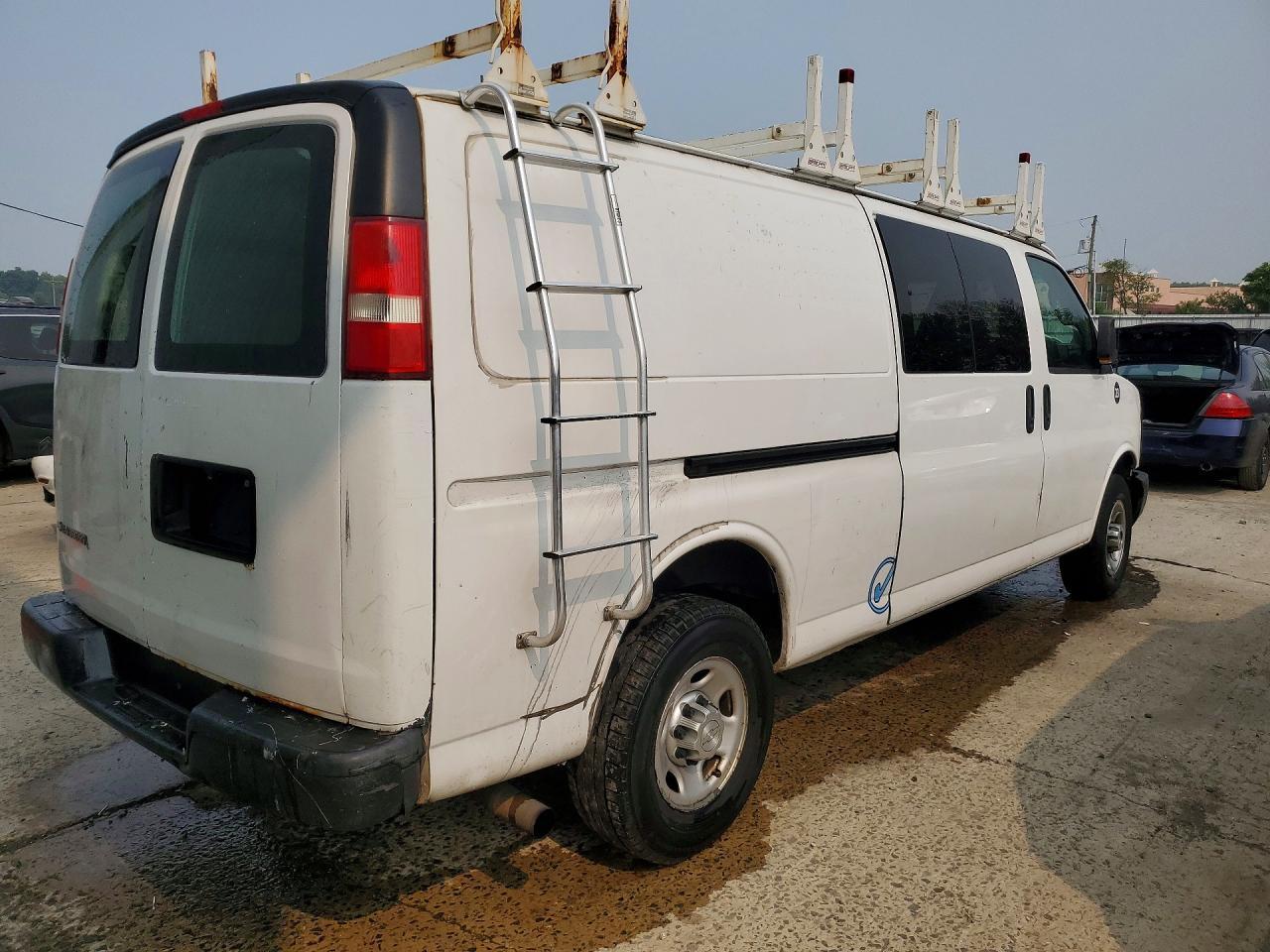 2016 Chevrolet Express G2500 - zdjęcie 3