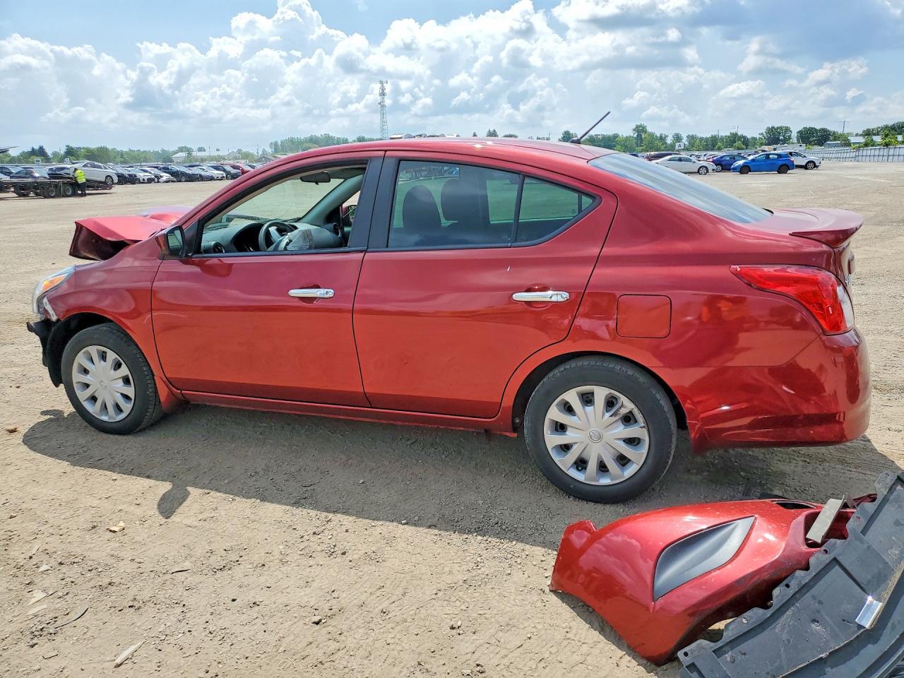 2019 Nissan Versa Sv - zdjęcie 2