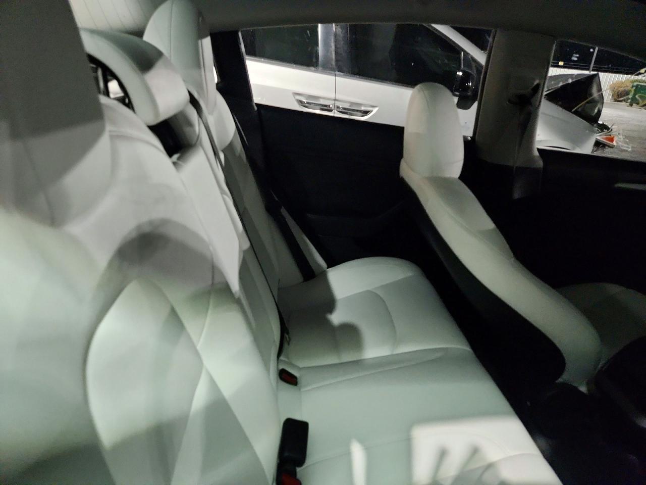 2023 Tesla Model 3 - zdjęcie 11